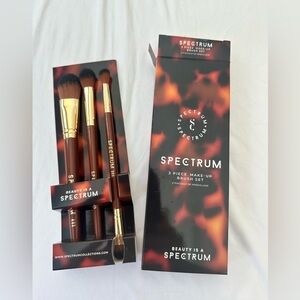 Spectrum Make Up Brush Set - New In Box